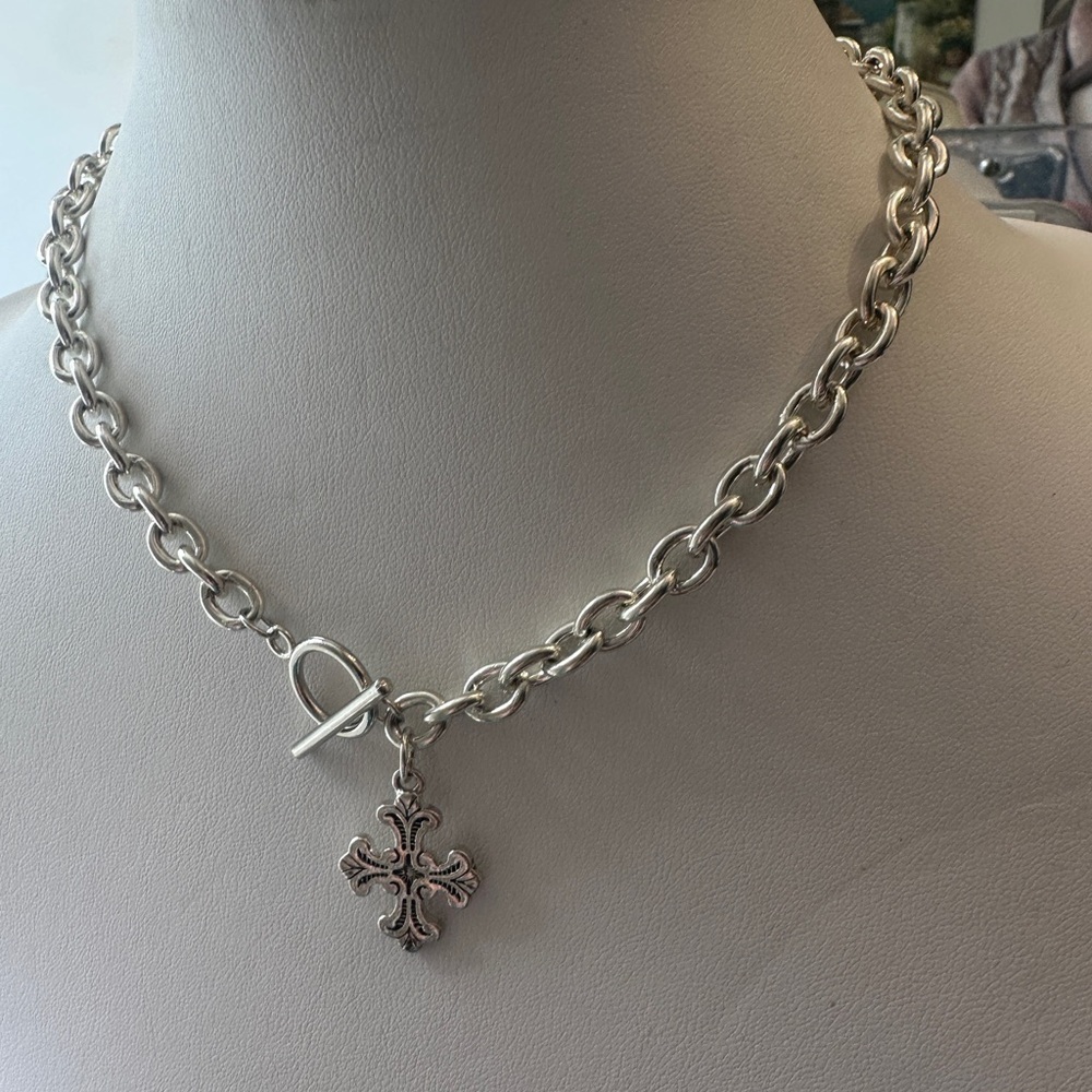 Elegant Silver PlatedChain Necklace with Cross Pendant